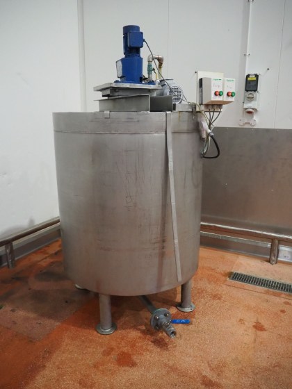 Stainless Steel Tank 1000 lts with Stirer and Pump Pic 02